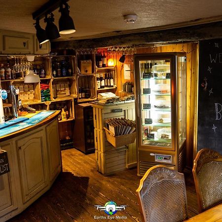 The Bear Inn แลนโดเวรี ภายนอก รูปภาพ