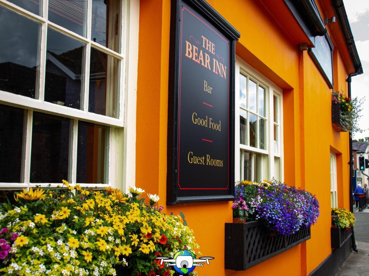 The Bear Inn แลนโดเวรี ภายนอก รูปภาพ