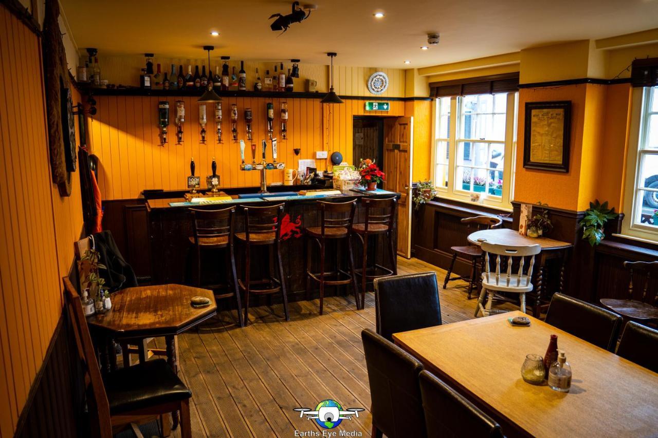 The Bear Inn แลนโดเวรี ภายนอก รูปภาพ