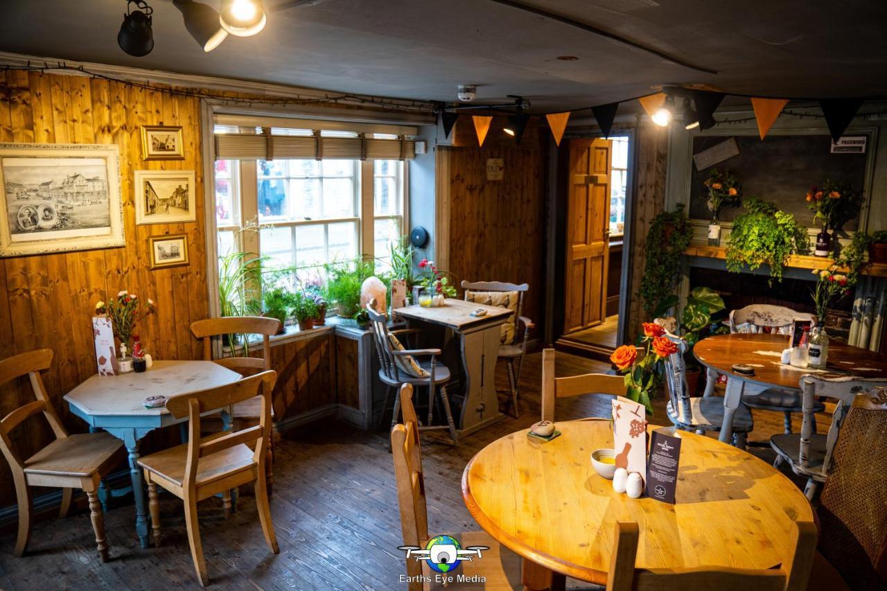 The Bear Inn แลนโดเวรี ภายนอก รูปภาพ